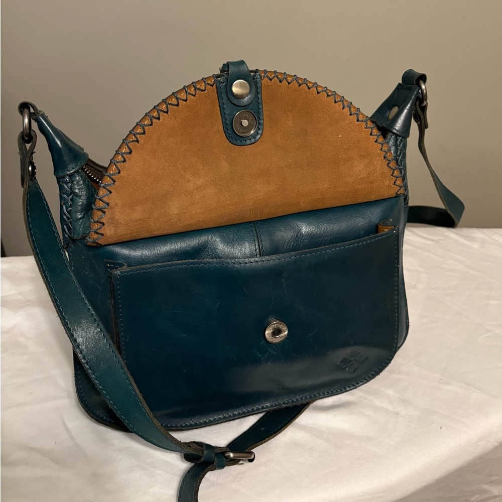 Patricia Nash Blue Shoulder Bag with Embossed Design and Tassel - Picture 4 of 12